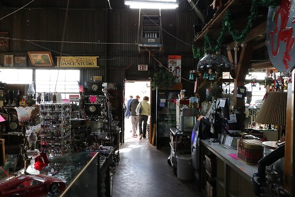 AntiqueBarn - 10
