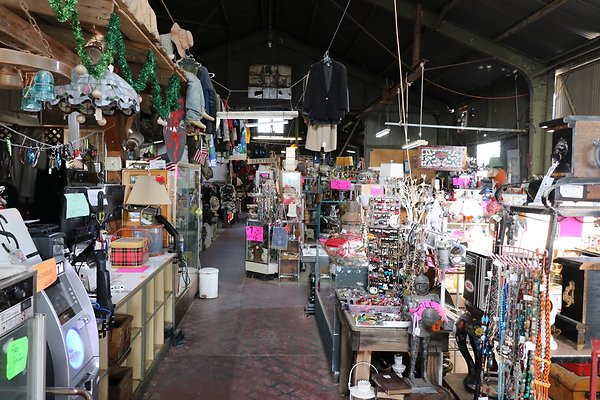 AntiqueBarn - 02