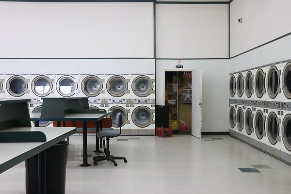 3871Western laundromat - 007