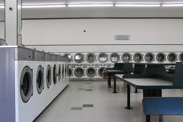 3871Western laundromat