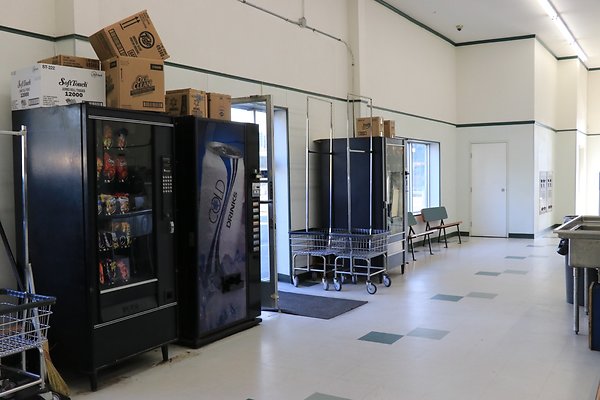 3871Western laundromat - 037