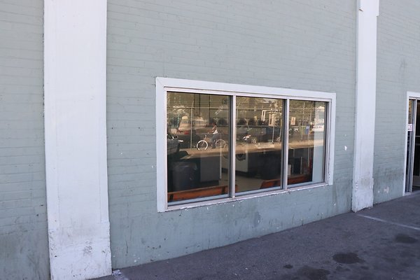 3871Western laundromat - 055