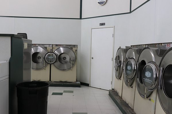 3871Western laundromat - 021