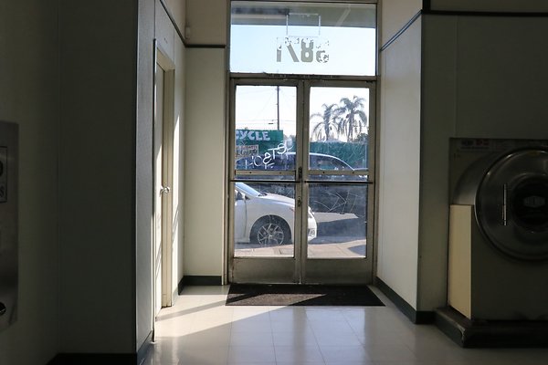 3871Western laundromat - 024
