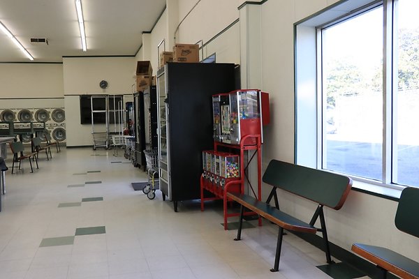 3871Western laundromat - 031