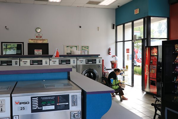 VermontLaundryOfHollywood - 03