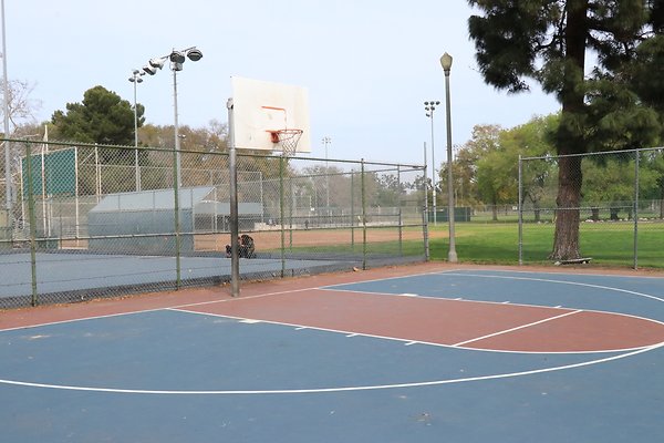 EldordoEast Basketball parking - 13