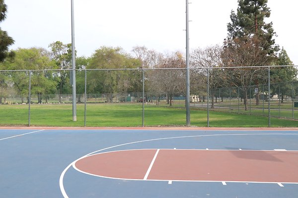 EldordoEast Basketball parking - 17