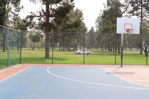 EldordoEast Basketball parking - 28