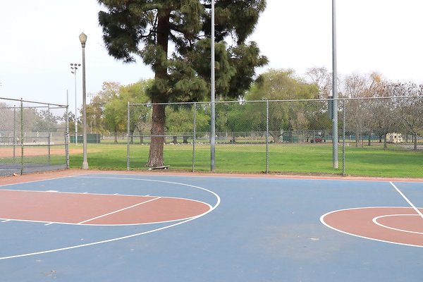 EldordoEast Basketball parking - 14