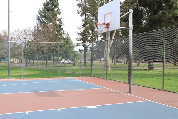 EldordoEast Basketball parking - 16