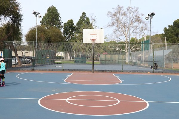 EldordoEast Basketball parking - 19