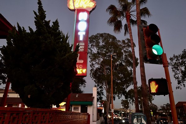 ElRio Motel Glendale night - 9 of 14