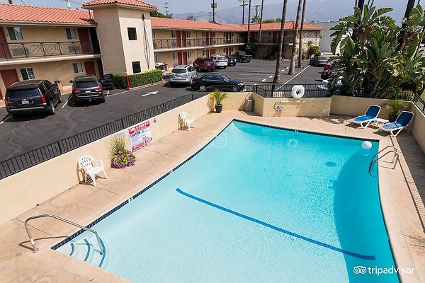 pool--v14542650