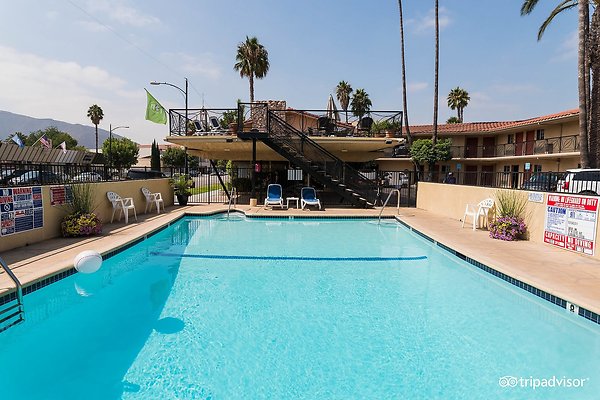 pool--v14542603