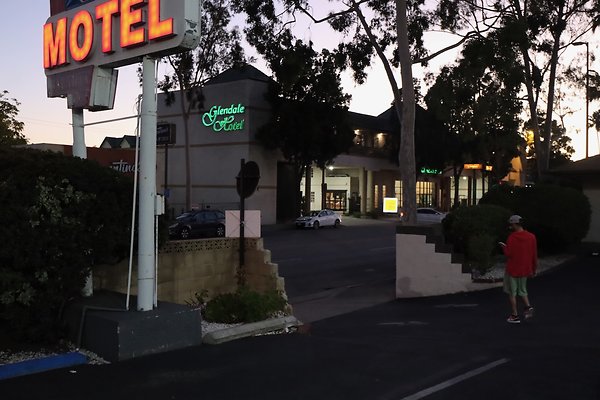 Glendale Motel6 nght - 10 of 16