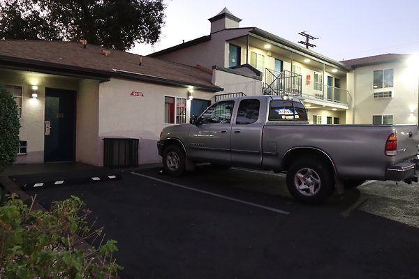 Glendale Motel6 nght - 7 of 16