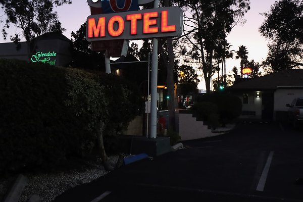 Glendale Motel6 nght - 11 of 16