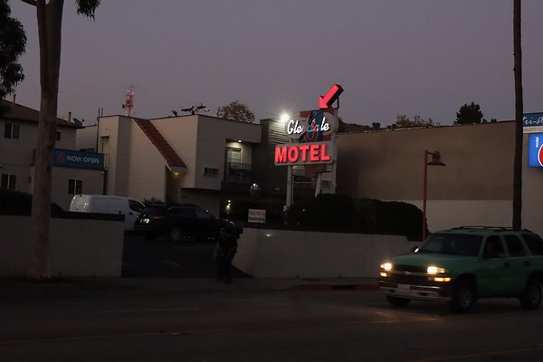 Glendale Motel6 nght - 1 of 16