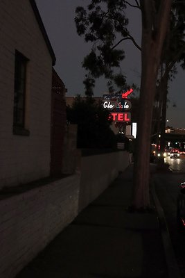 Glendale Motel6 nght - 4 of 16