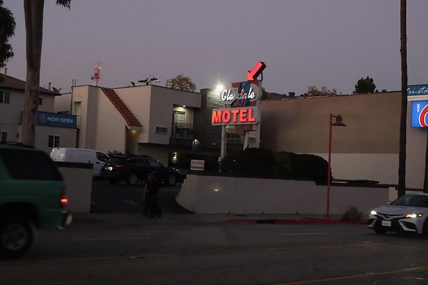 Glendale Motel6 nght - 2 of 16